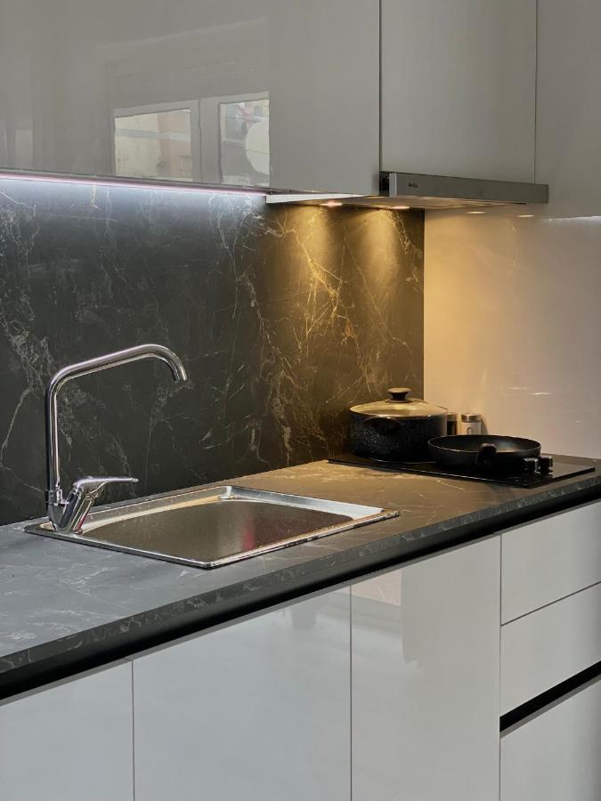 Newly Renovated One Bedroom Apartment In Τίρανα Εξωτερικό φωτογραφία